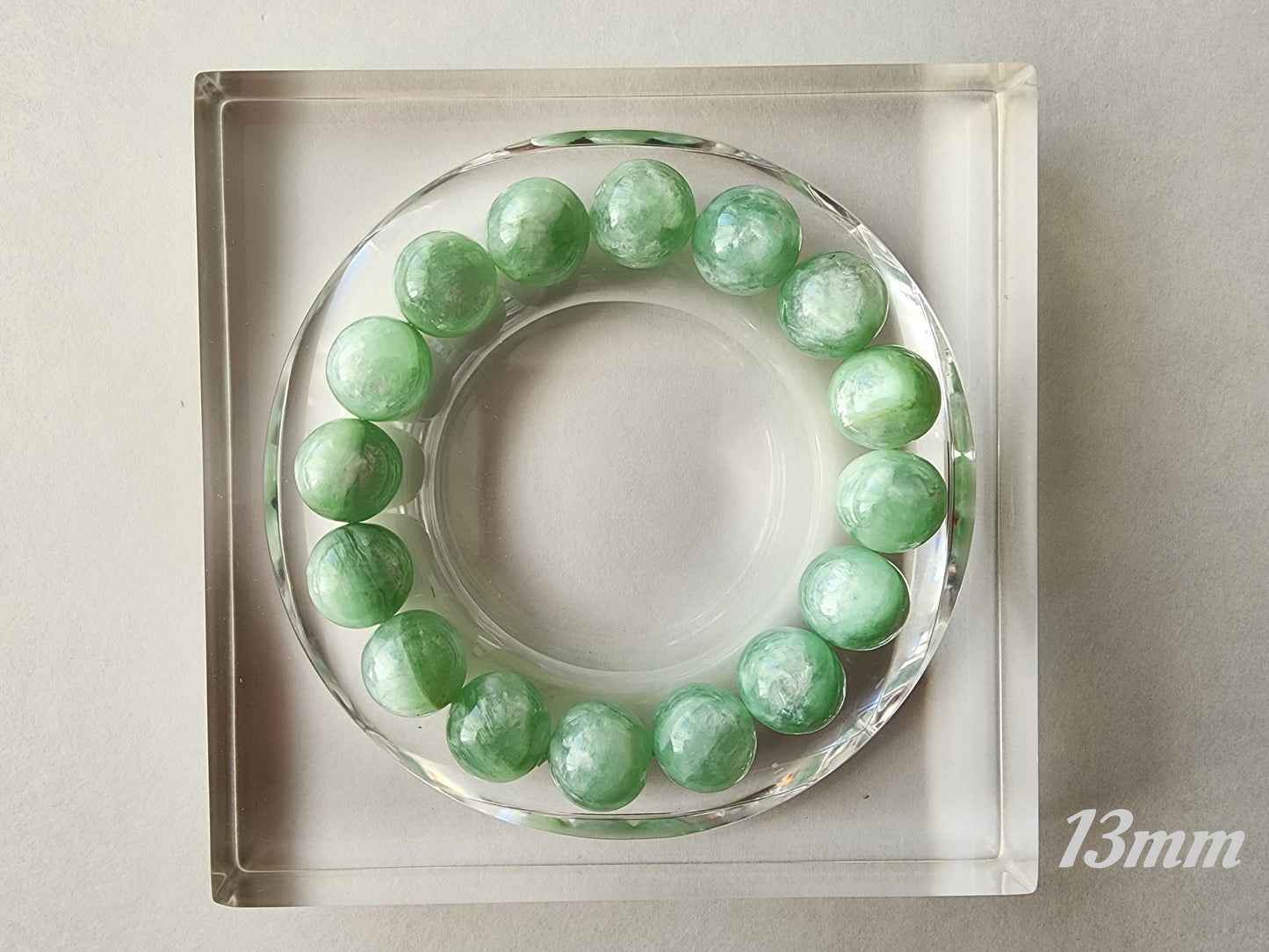 [Bracelet] Lustrous Light Green Emerald Lepidolite (翠祖母晶) Bracelet - A Touch of Elegance and Luxury