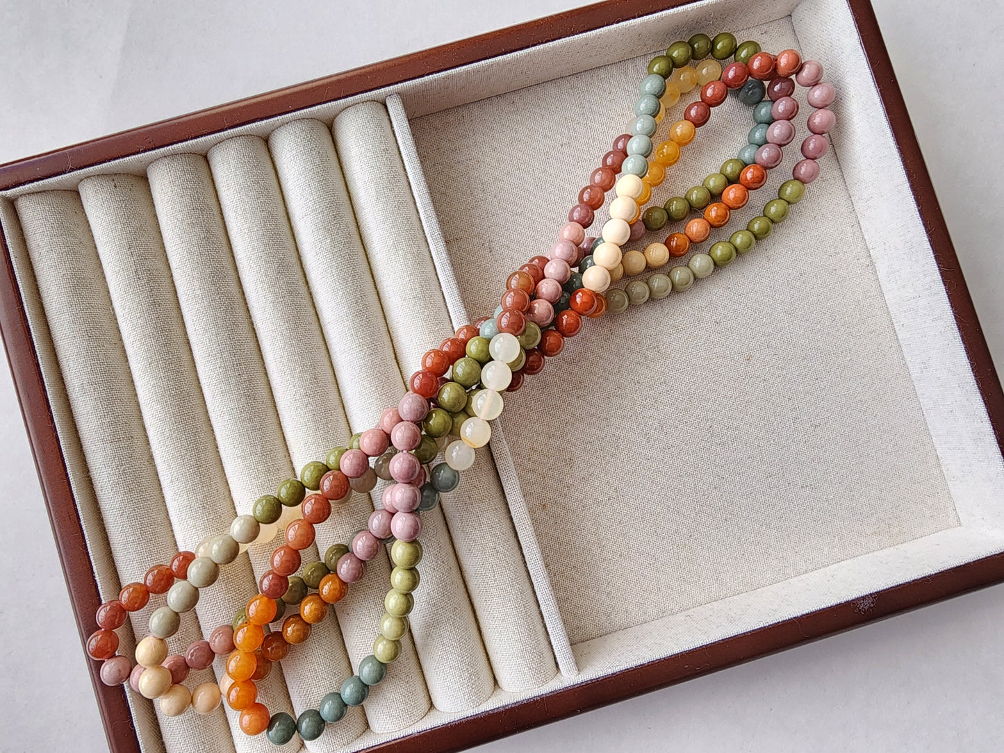 [Bracelet] Tri-Layered 7mm Alashan Agate Bracelet: A Symphony of Colors for Your Wrist