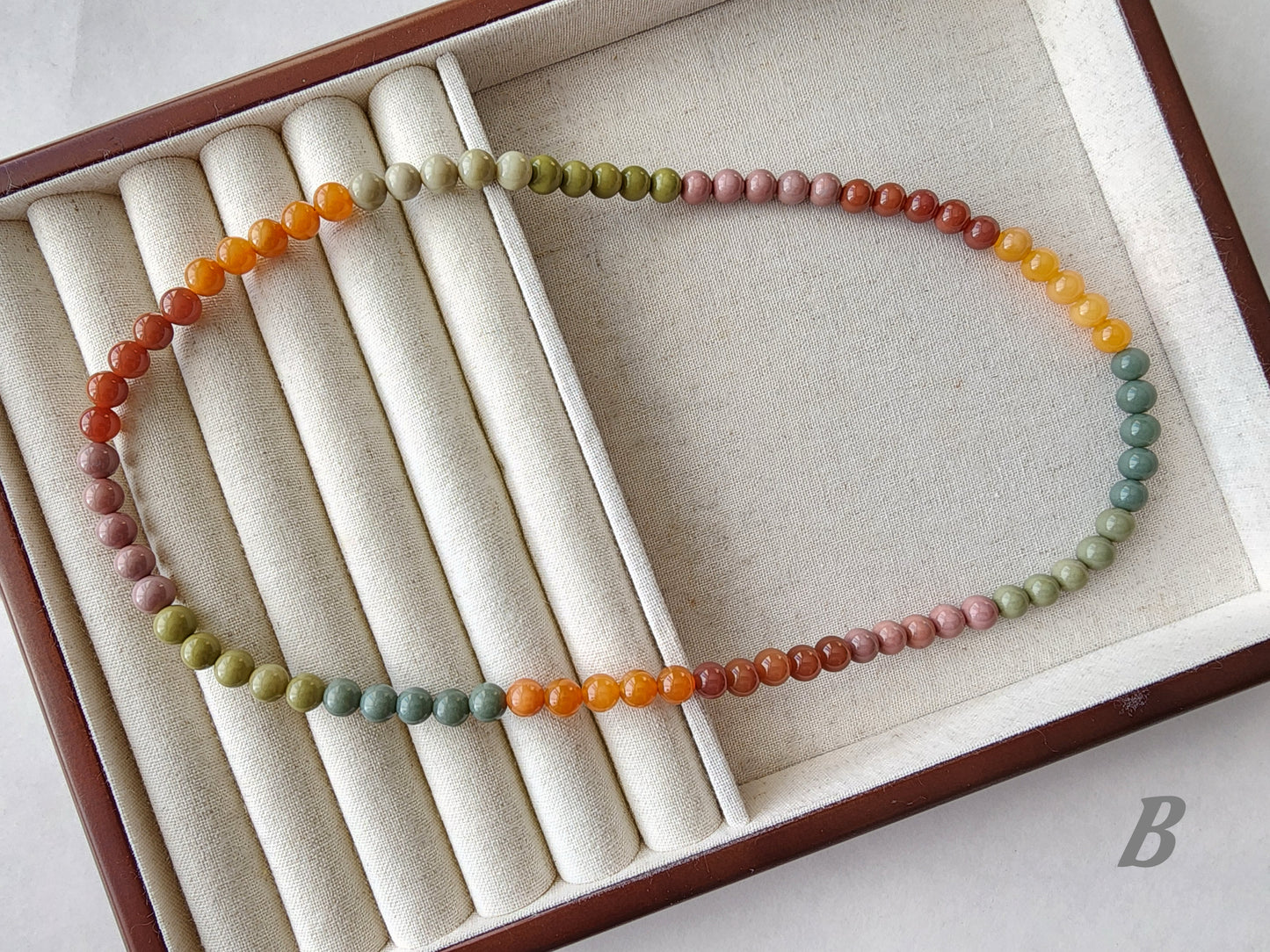 [Bracelet] Tri-Layered 7mm Alashan Agate Bracelet: A Symphony of Colors for Your Wrist