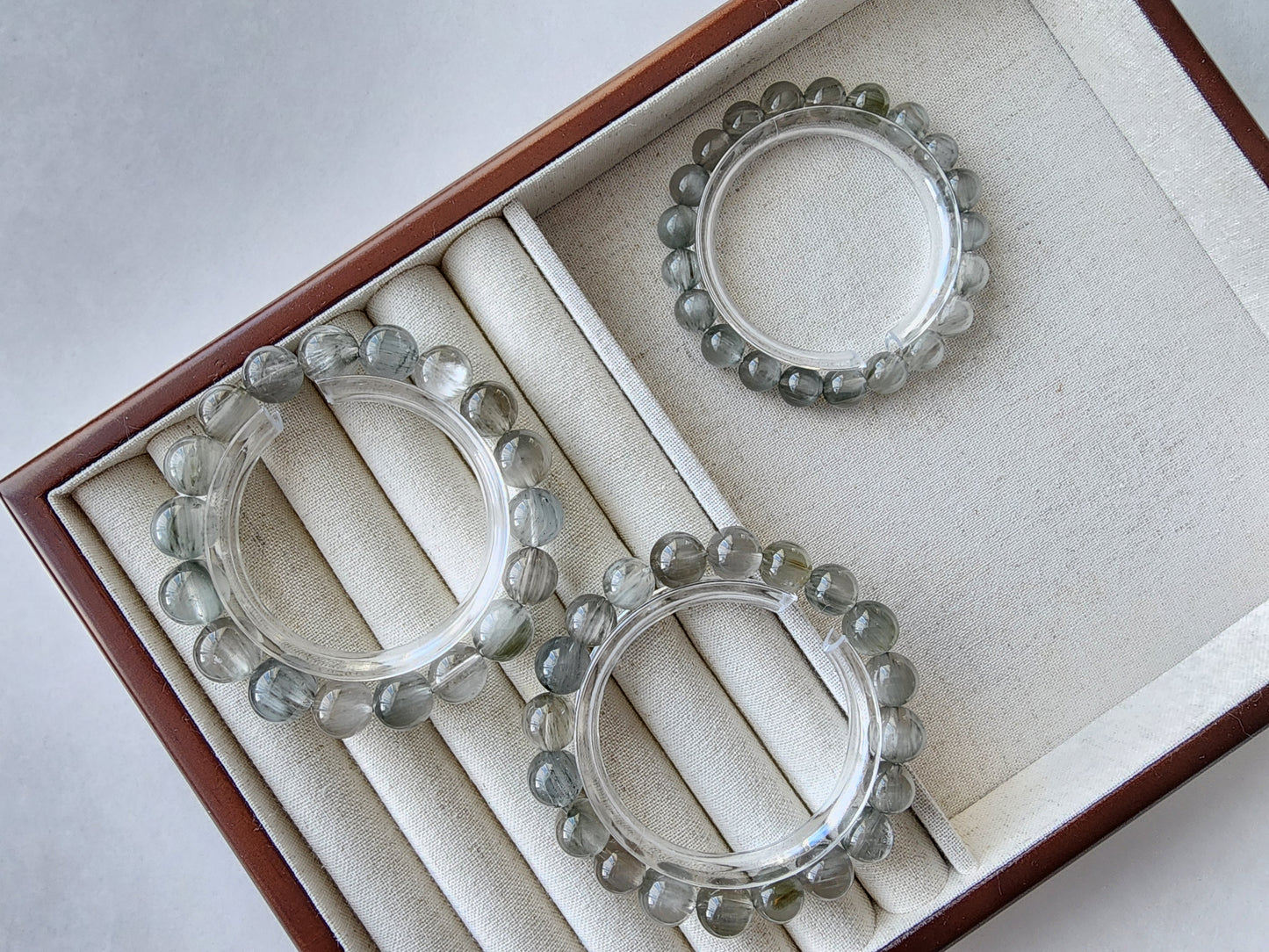 [Bracelet] Chic Gray-Blue Rabbit Hair Quartz 灰蓝兔毛 Bracelets - Elegant Round Beads for Stylish Comfort