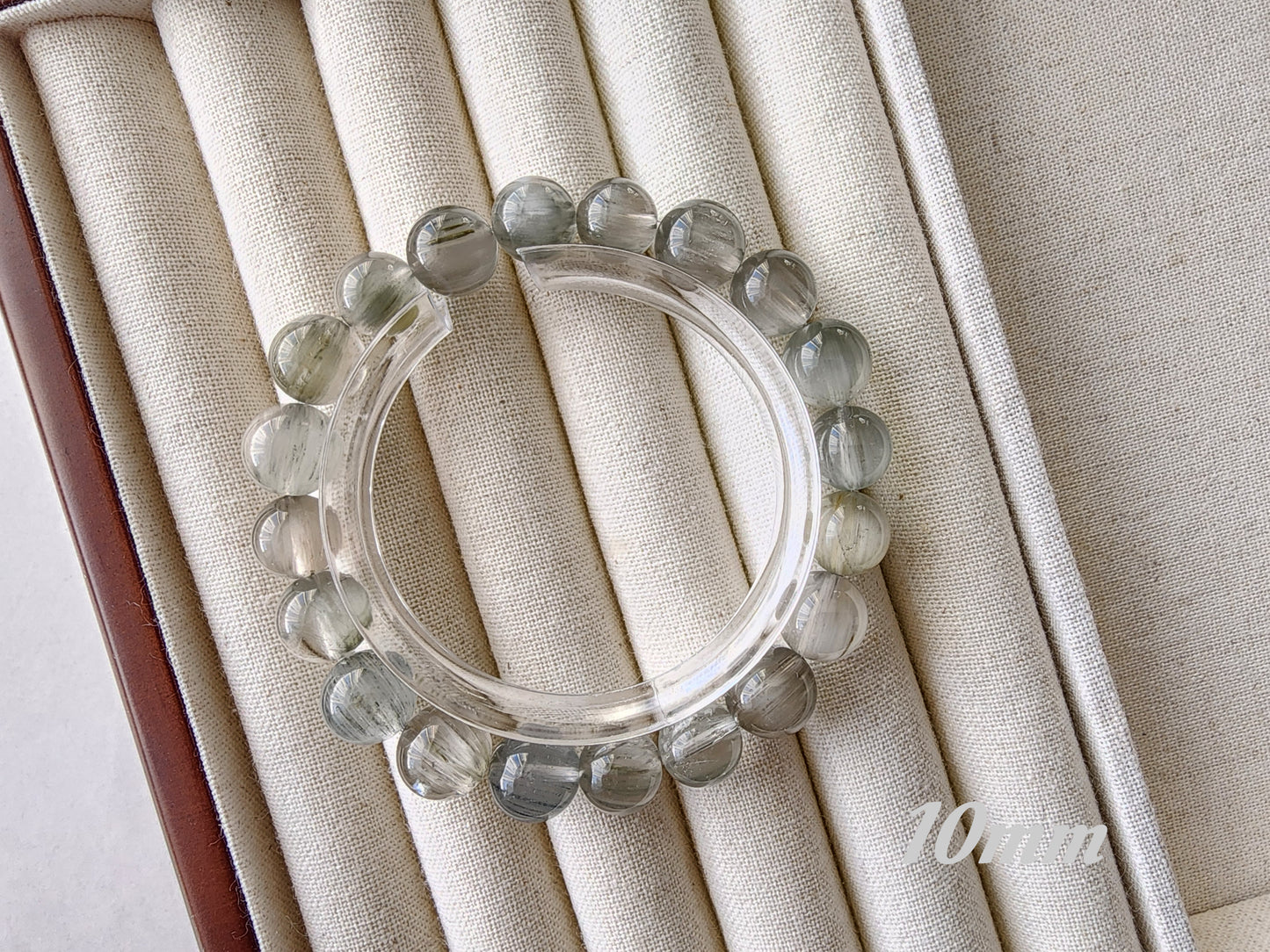 [Bracelet] Chic Gray-Blue Rabbit Hair Quartz 灰蓝兔毛 Bracelets - Elegant Round Beads for Stylish Comfort