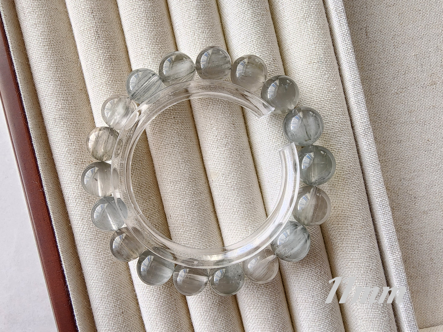 [Bracelet] Chic Gray-Blue Rabbit Hair Quartz 灰蓝兔毛 Bracelets - Elegant Round Beads for Stylish Comfort