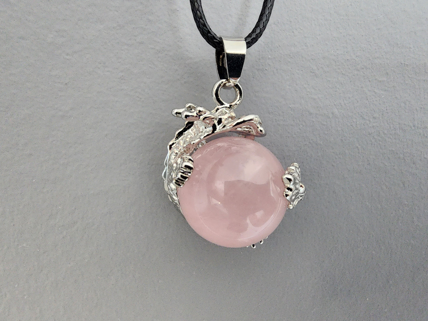 [Necklace] Silver-Plated Copper Dragon Holding 18mm Rose Quartz Ball Necklace