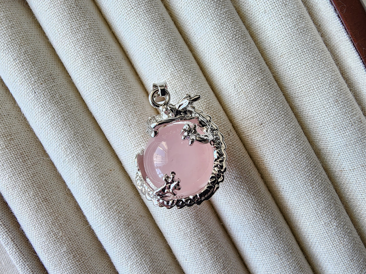 [Necklace] Silver-Plated Copper Dragon Holding 18mm Rose Quartz Ball Necklace