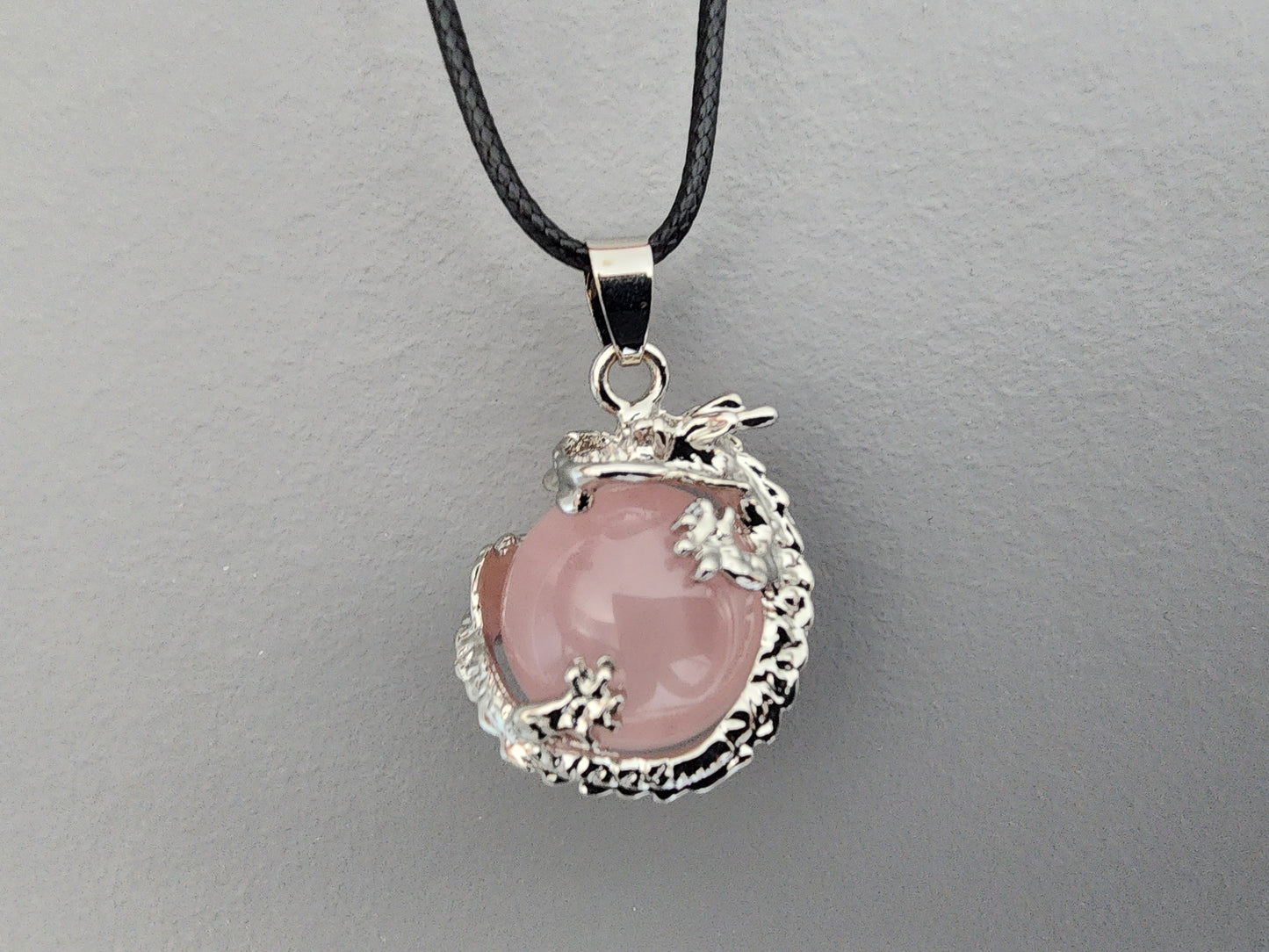 [Necklace] Silver-Plated Copper Dragon Holding 18mm Rose Quartz Ball Necklace