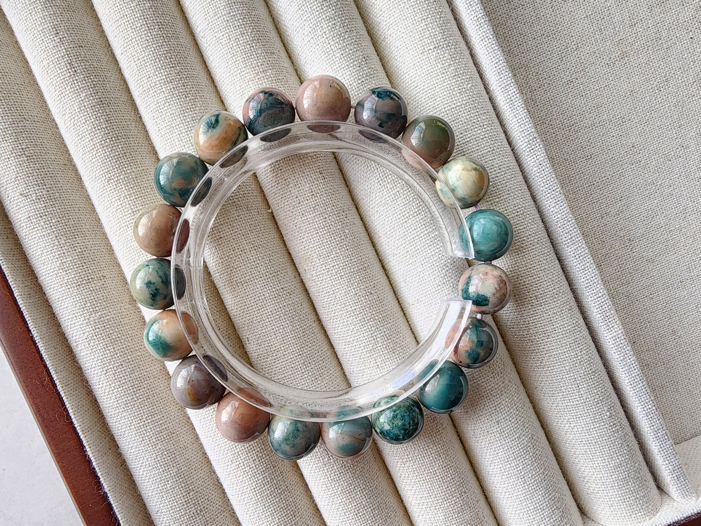 [Bracelet] Elegant 10mm Alashan Agate Beaded Bracelet - A Touch of Nature’s Beauty