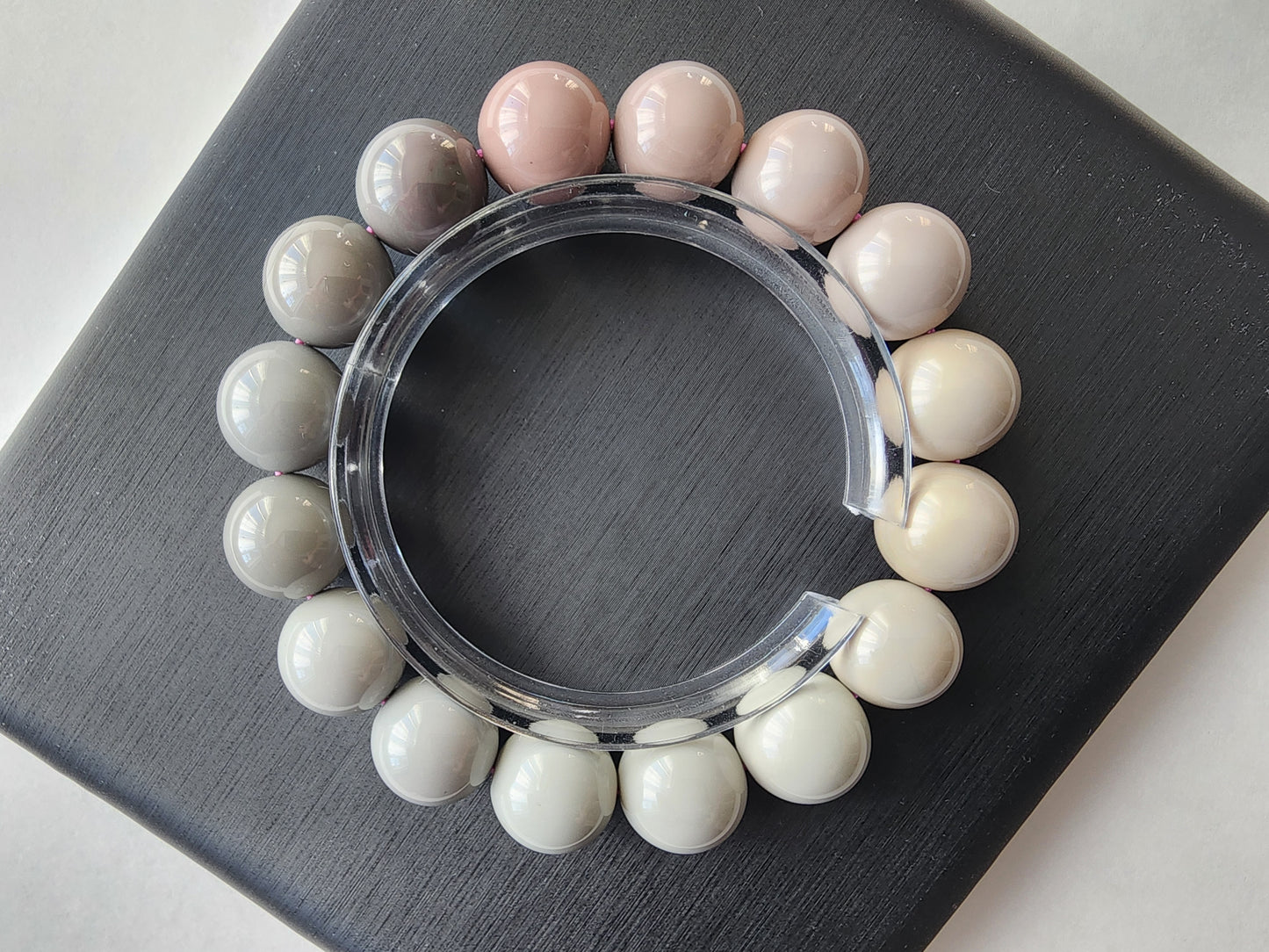 [Bracelet] Alashan Elegance: 13mm Agate Beaded Bracelet