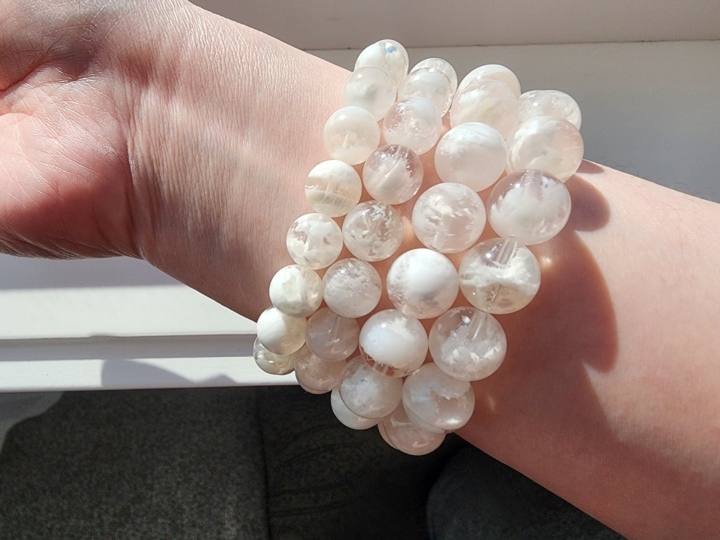 [Bracelet] Your Inner Snowstorm: Calming Round Bead Snowflake Quartz Bracelet