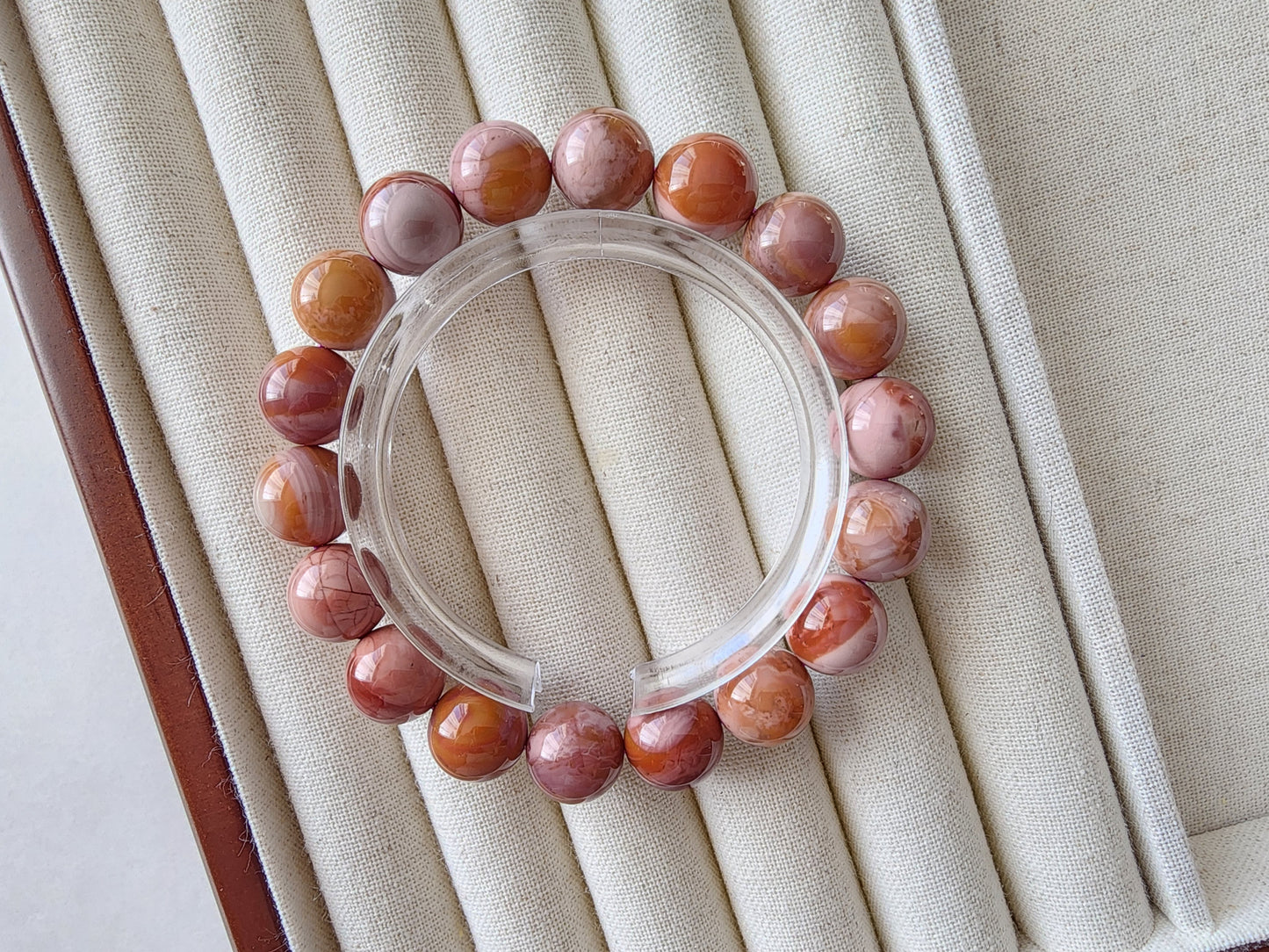 [Bracelet] Handcrafted 11mm Alashan Agate Beaded Bracelet - Elegant and Vibrant Accessory