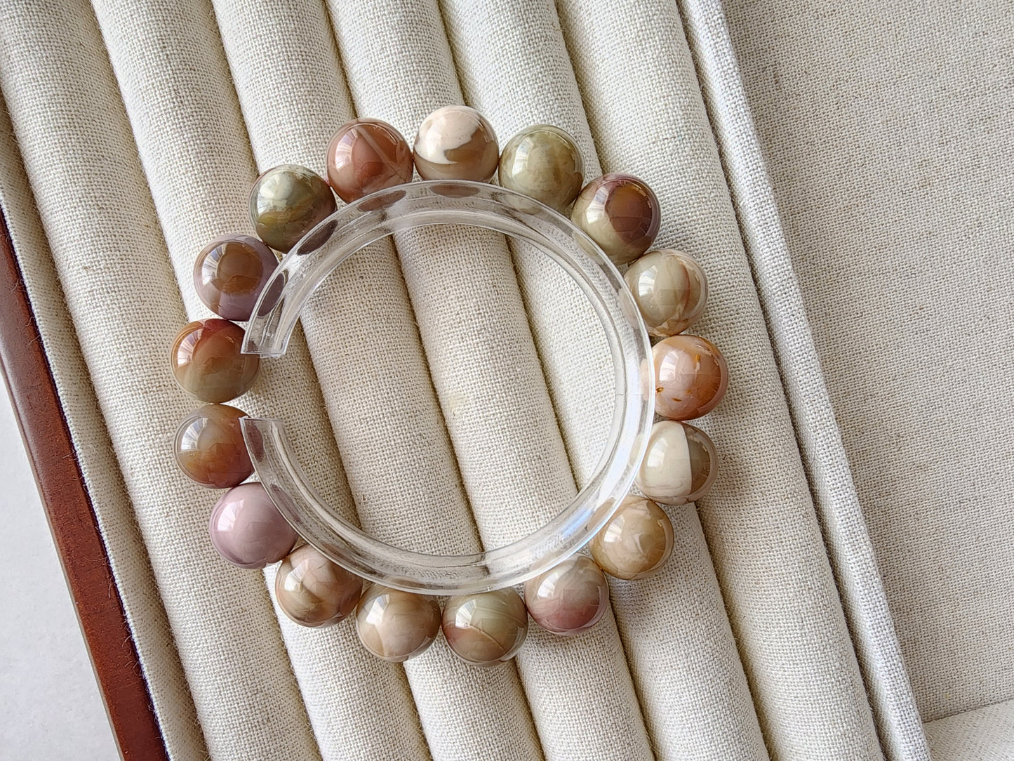 [Bracelet] Radiant Alashan Agate: Handcrafted 12mm Beaded Bracelet