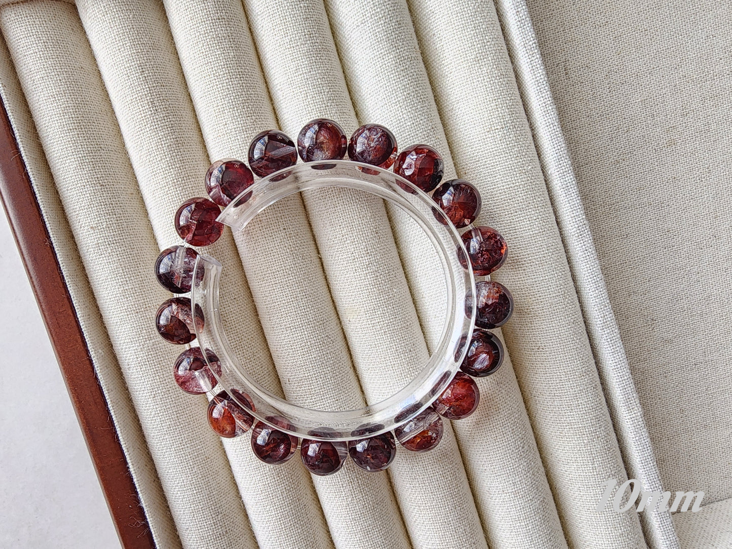 [Bracelet] Oxblood Red Hematoid Quartz 牛血红胶花 Beaded Bracelet