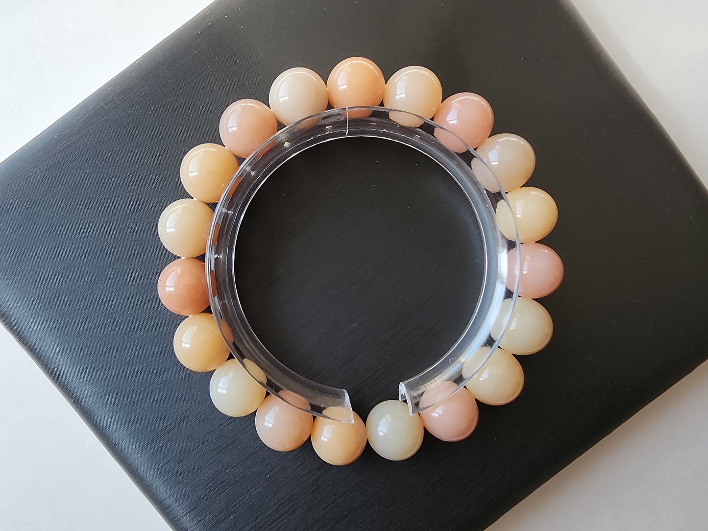 [Bracelet] Elegant 10mm Alashan Agate Beaded Bracelet - Perfect for Every Occasion