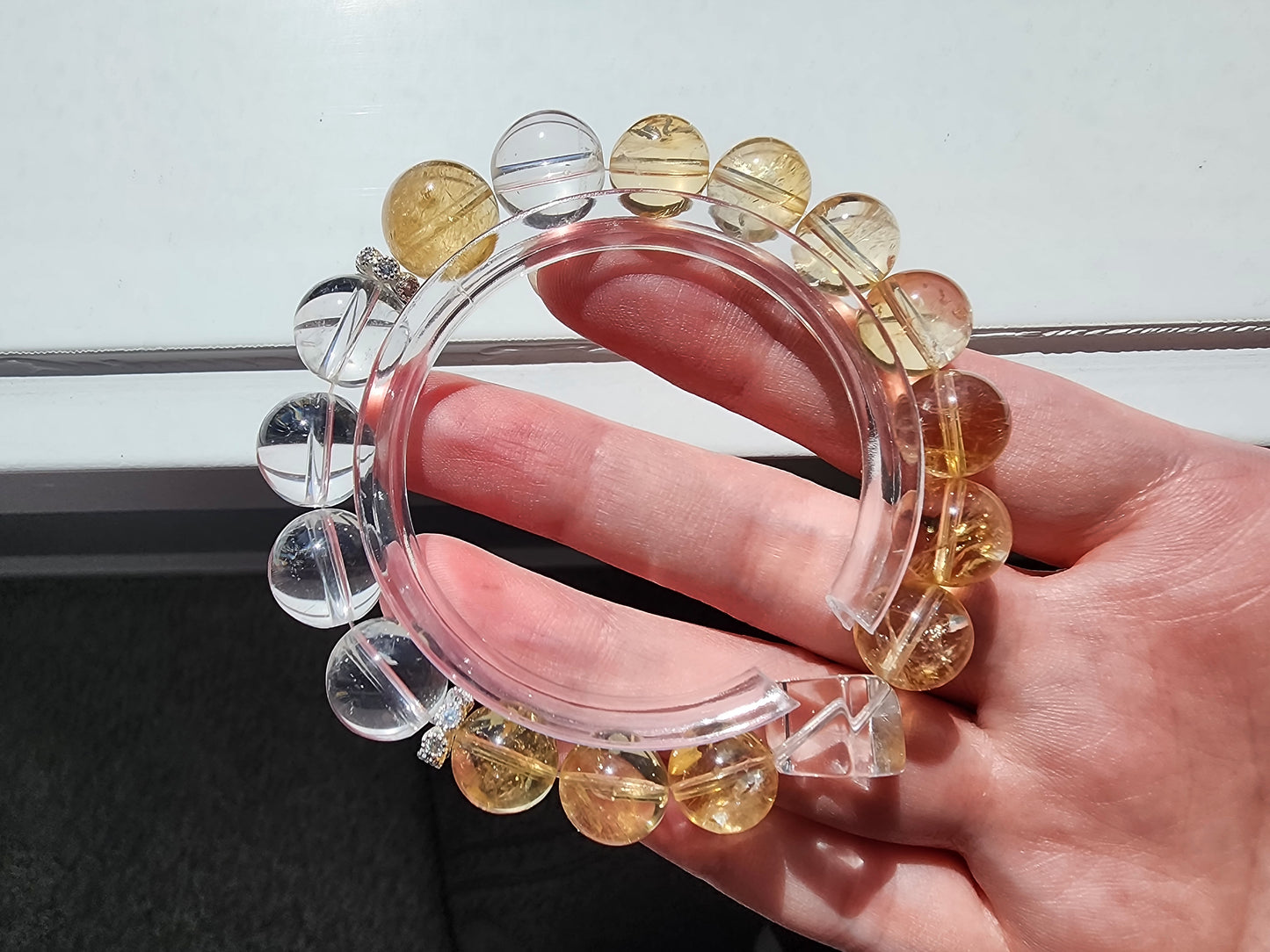 [Bracelet] 10mm Dual-Tone Yellow and Clear Quartz Bead Bracelet - Handcrafted Elegance