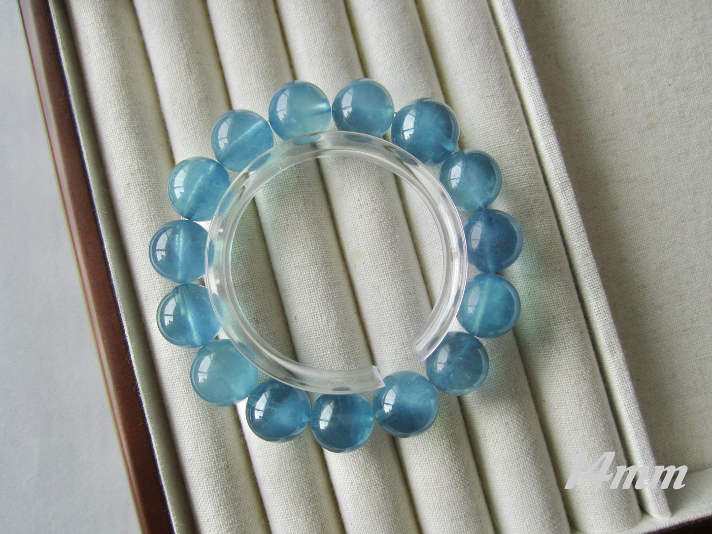 [Bracelet] A Touch of the Sea: Aquamarine Gemstone Bracelet