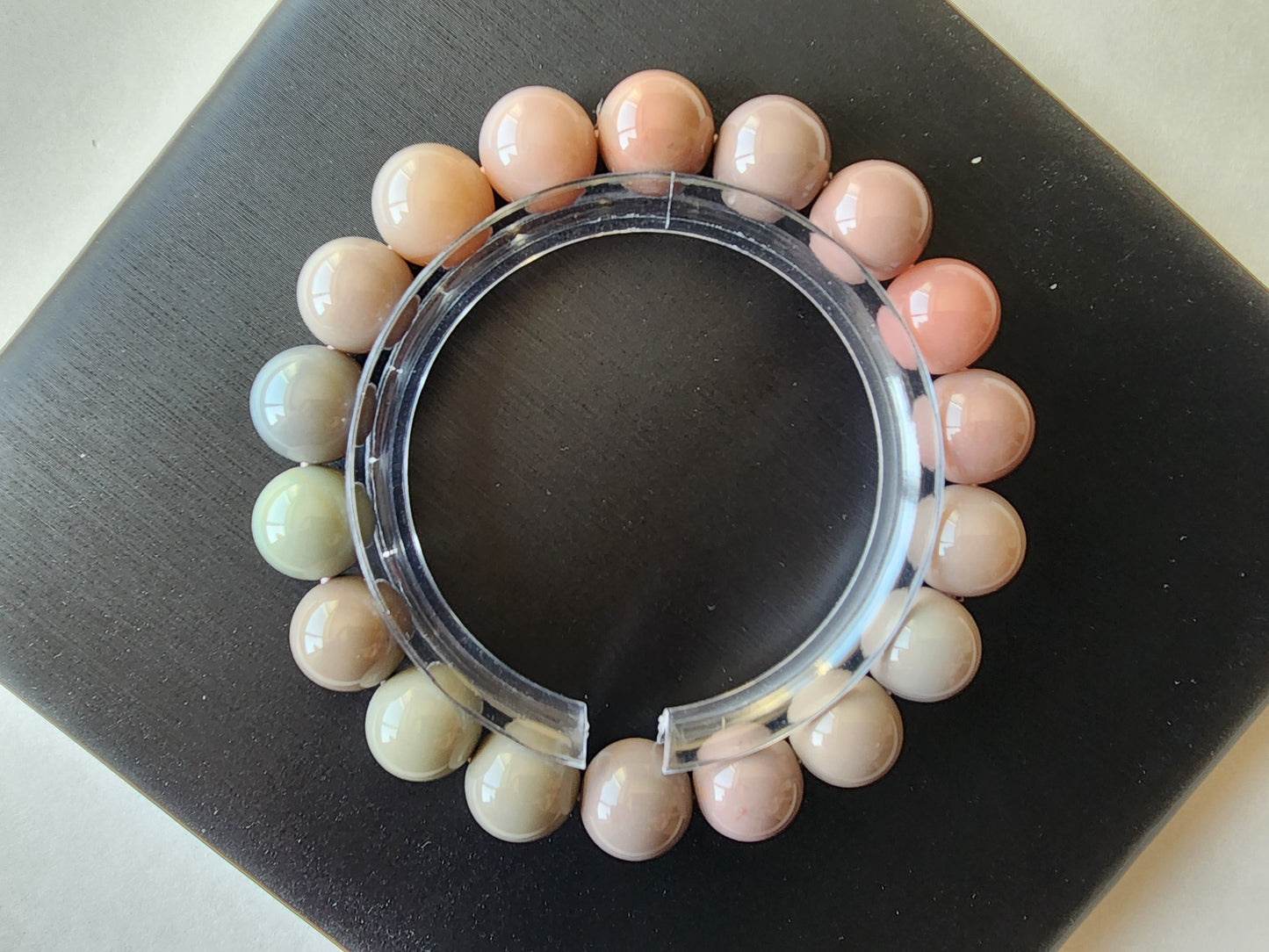 [Bracelet] Exquisite 11mm Alashan Agate Bracelet - A Touch of Elegance and Tranquility