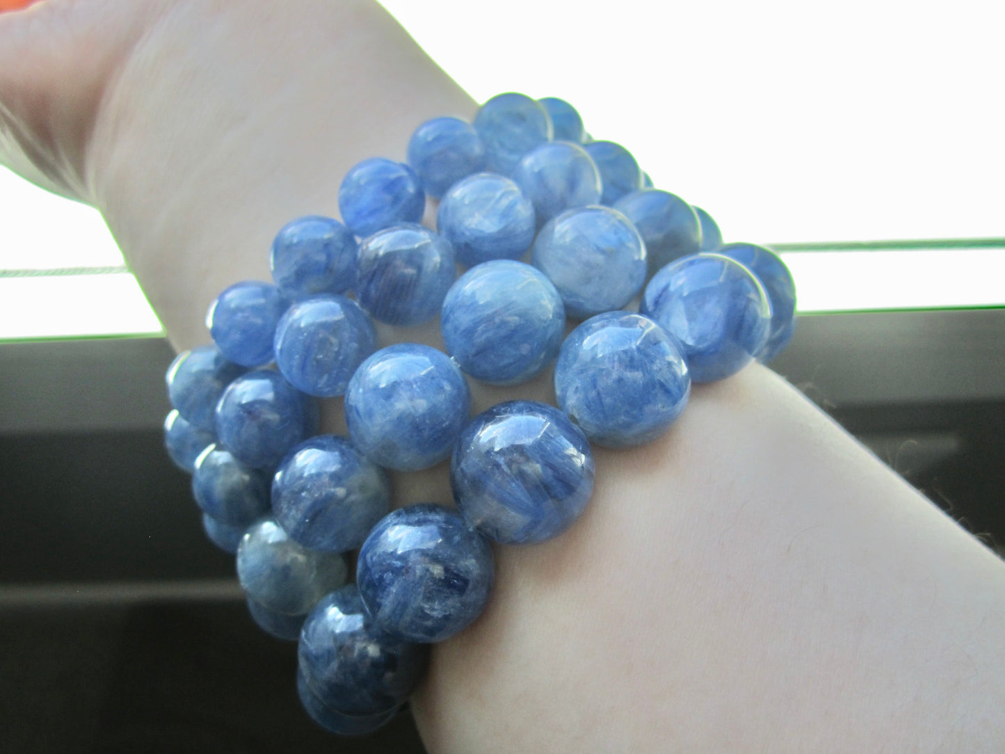 [Bracelet] Natural Kyanite Gemstone Bracelet: Tranquility & Self-Expression