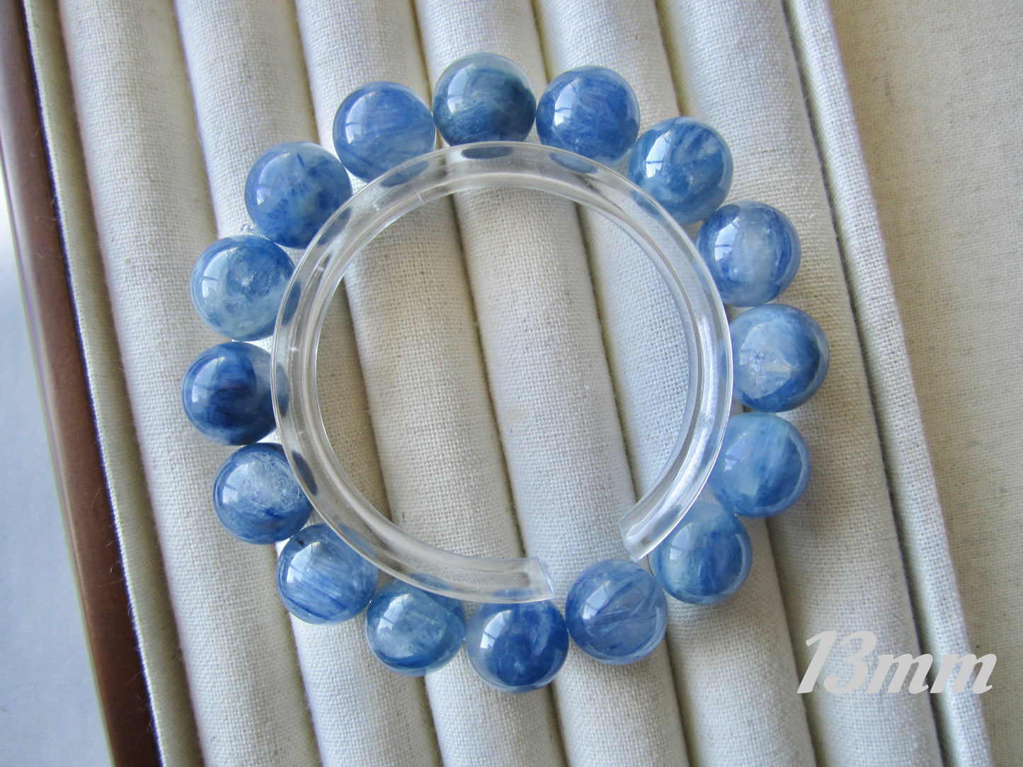 [Bracelet] Natural Kyanite Gemstone Bracelet: Tranquility & Self-Expression