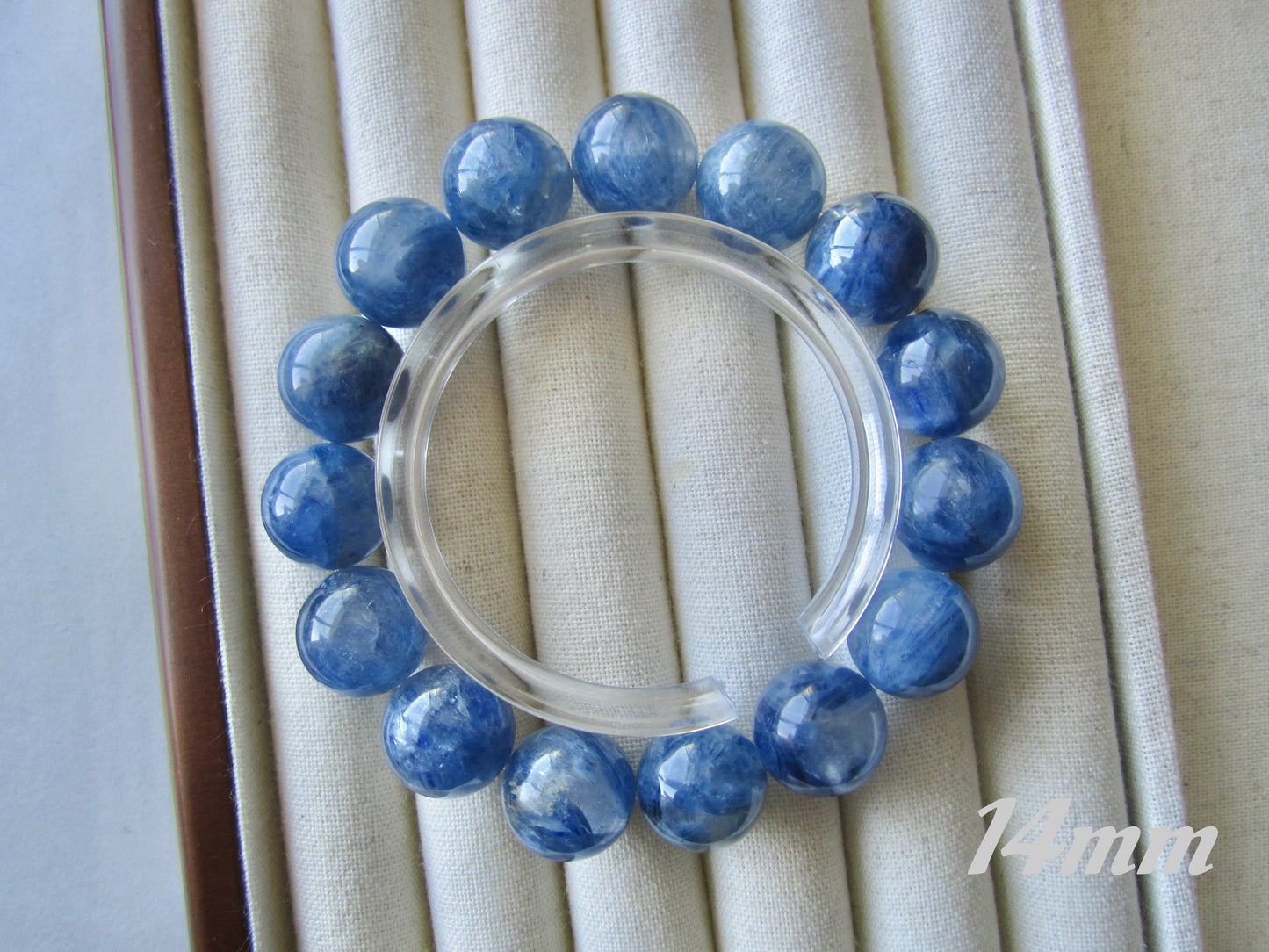 [Bracelet] Natural Kyanite Gemstone Bracelet: Tranquility & Self-Expression