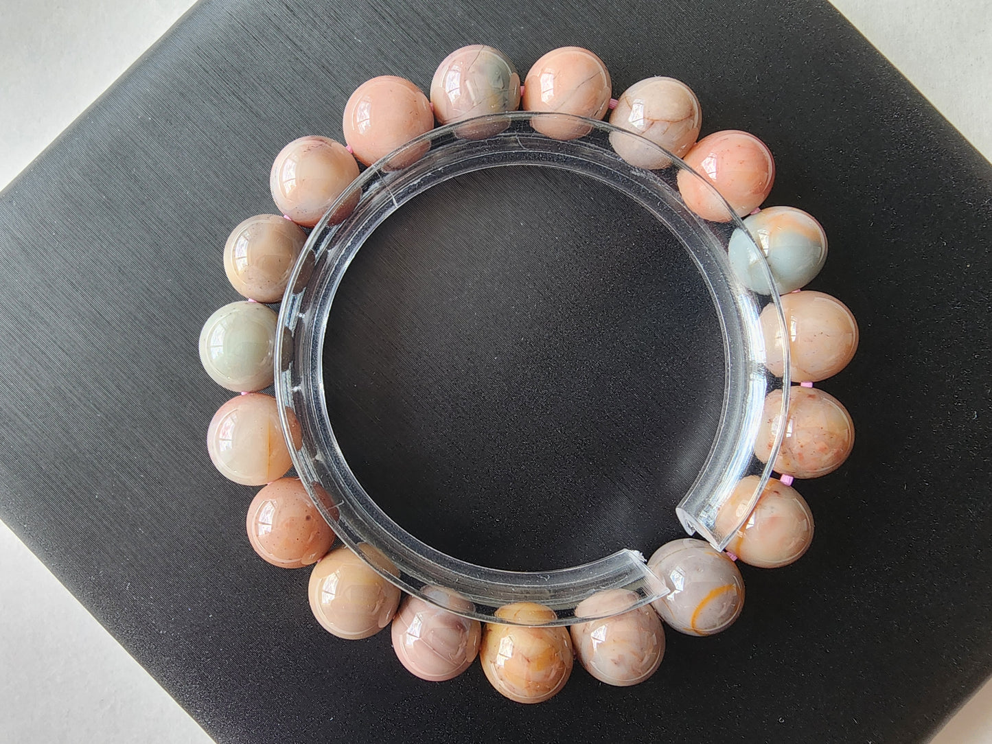 [Bracelet] Radiant 10mm Alashan Agate Bracelet: A Touch of Elegance