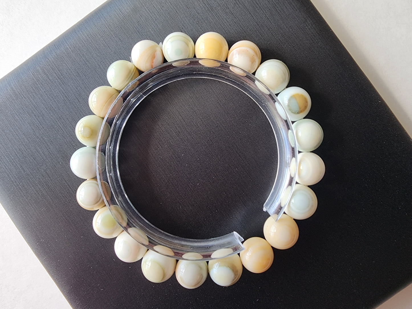 [Bracelet] Exquisite 9mm Alashan Agate Bracelet - A Touch of Nature’s Elegance