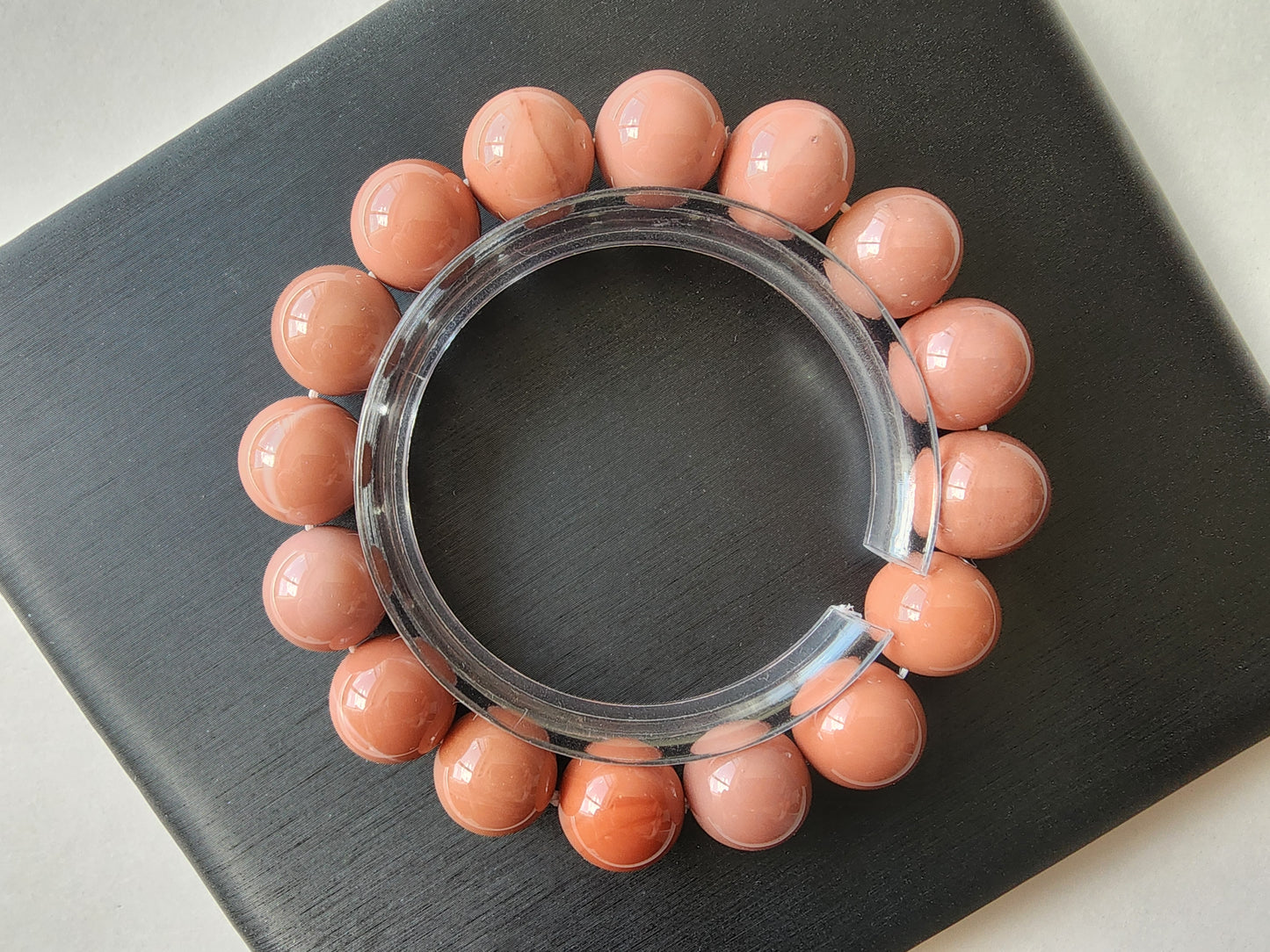 [Bracelet] Exquisite 12mm Alashan Agate Bracelet: A Touch of Elegance