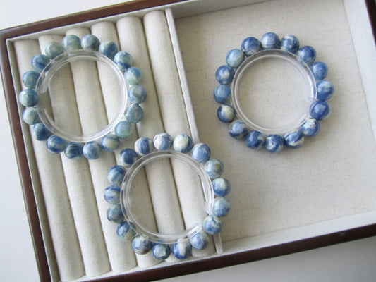 [Bracelet] Elegant Kyanite Beaded Bracelet: A Touch of Nature’s Blue