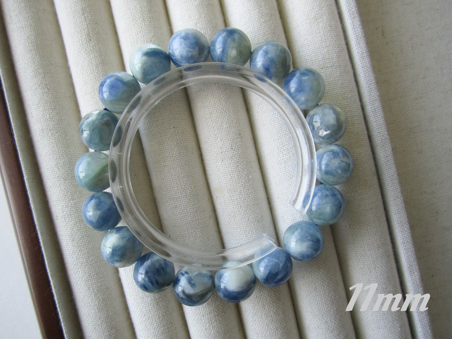 [Bracelet] Elegant Kyanite Beaded Bracelet: A Touch of Nature’s Blue