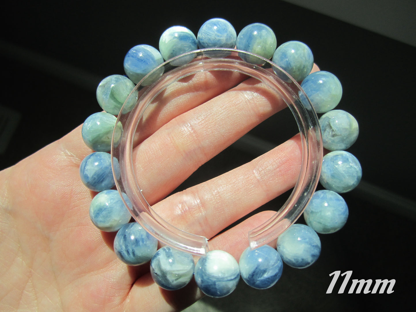 [Bracelet] Elegant Kyanite Beaded Bracelet: A Touch of Nature’s Blue