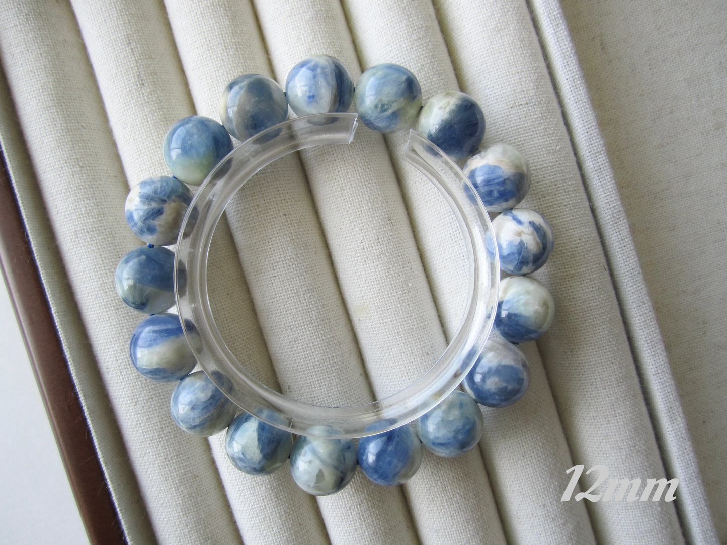 [Bracelet] Elegant Kyanite Beaded Bracelet: A Touch of Nature’s Blue