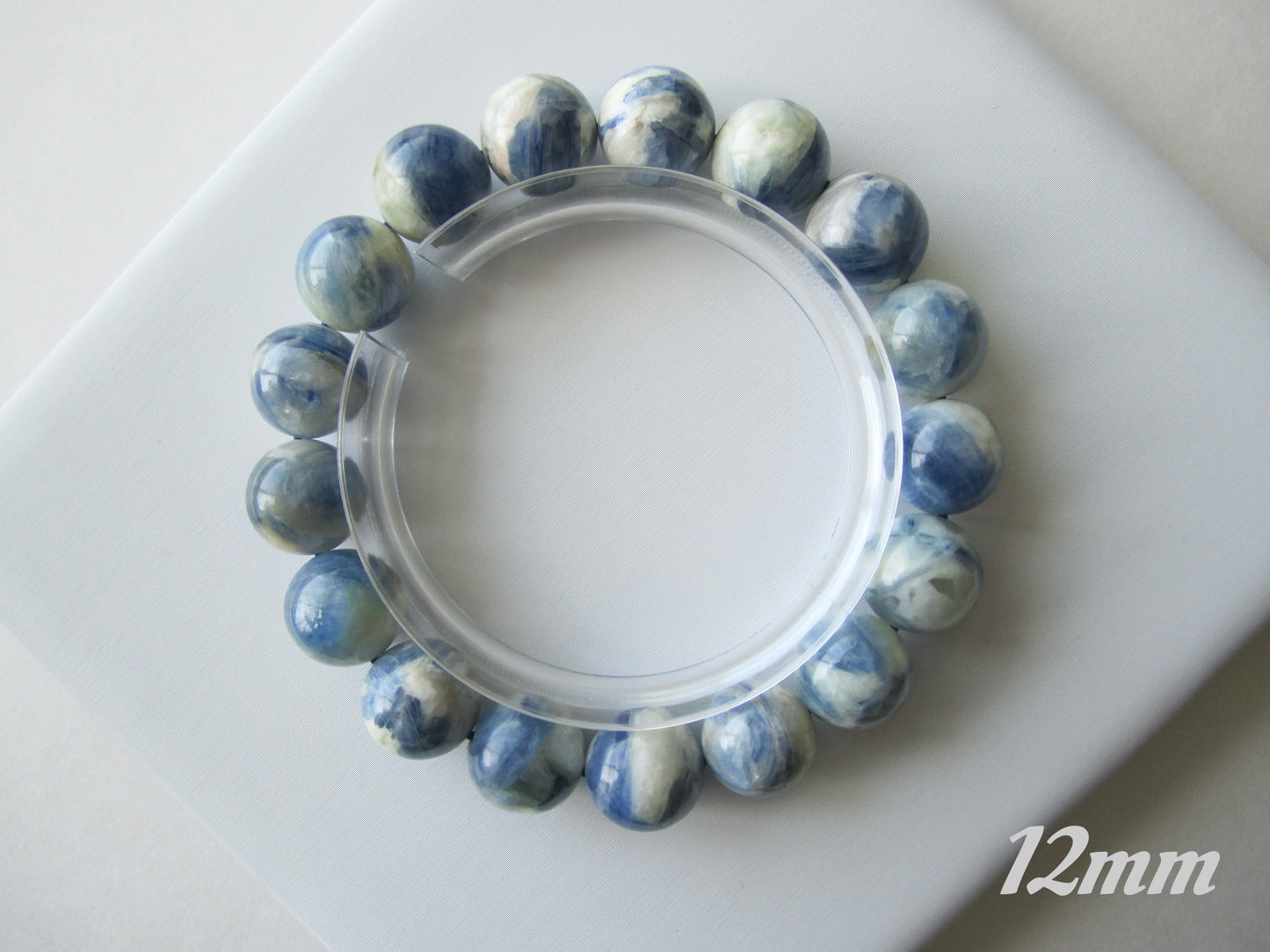 [Bracelet] Elegant Kyanite Beaded Bracelet: A Touch of Nature’s Blue