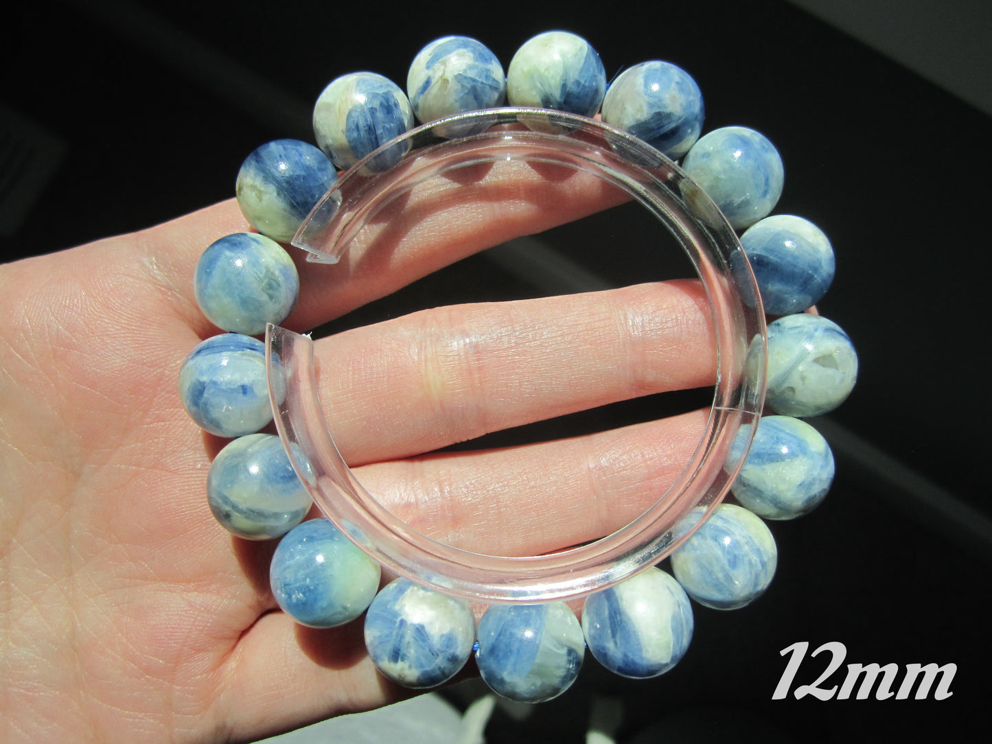 [Bracelet] Elegant Kyanite Beaded Bracelet: A Touch of Nature’s Blue