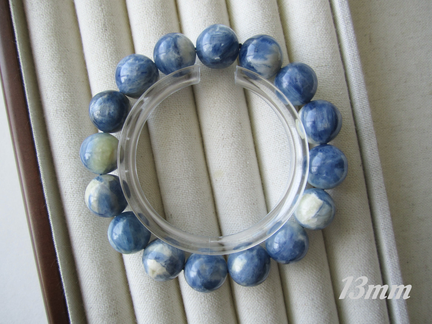 [Bracelet] Elegant Kyanite Beaded Bracelet: A Touch of Nature’s Blue