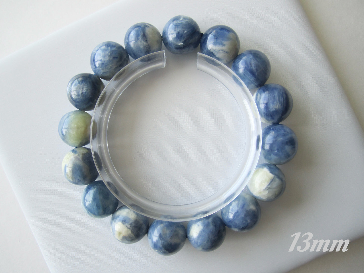 [Bracelet] Elegant Kyanite Beaded Bracelet: A Touch of Nature’s Blue