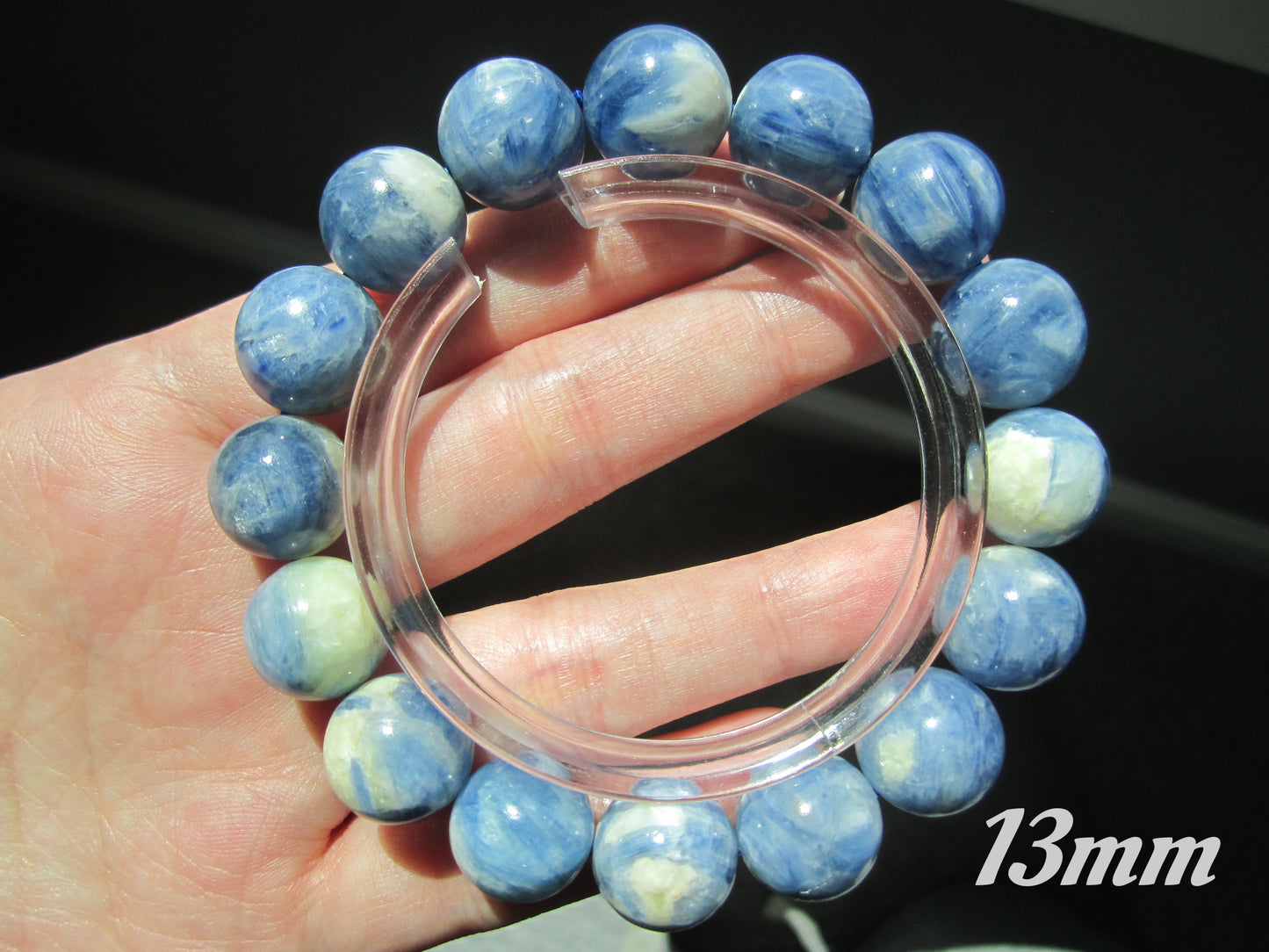 [Bracelet] Elegant Kyanite Beaded Bracelet: A Touch of Nature’s Blue