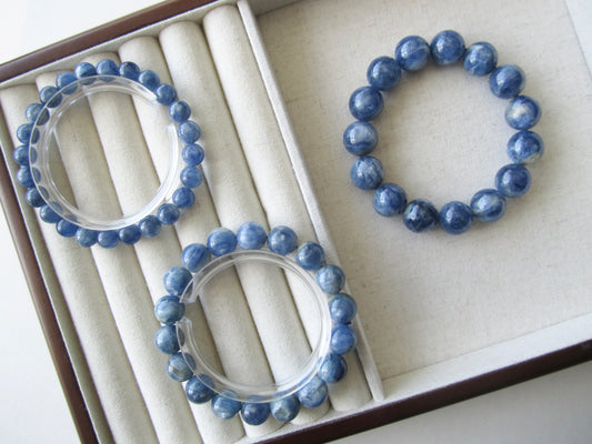 [Bracelet] Handcrafted Kyanite Beaded Bracelet - Elegant and Healing