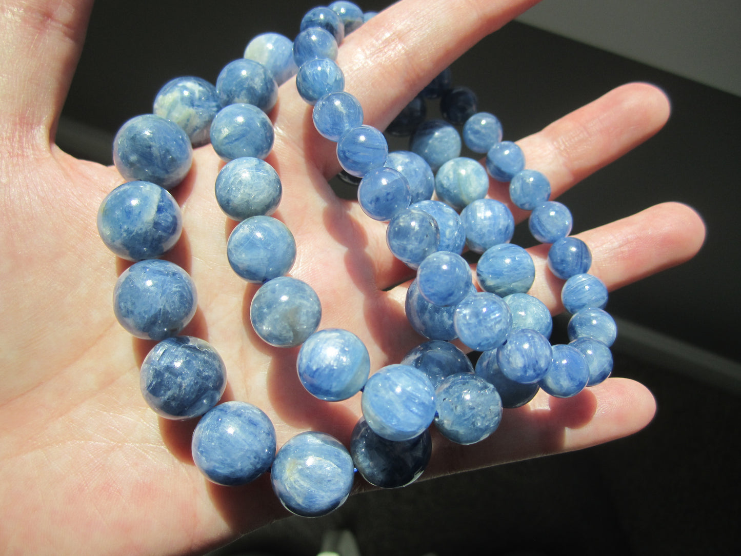 [Bracelet] Handcrafted Kyanite Beaded Bracelet - Elegant and Healing