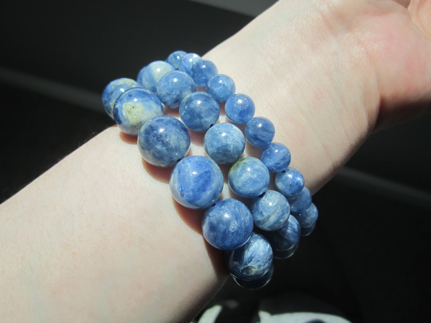 [Bracelet] Handcrafted Kyanite Beaded Bracelet - Elegant and Healing