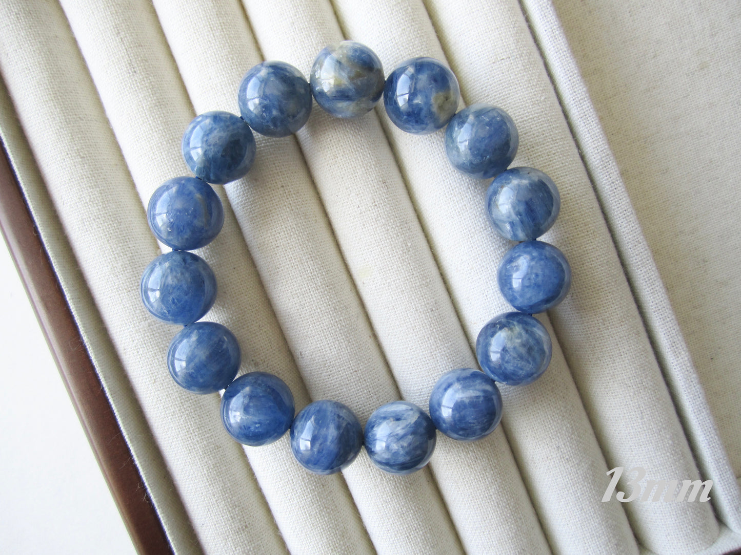 [Bracelet] Handcrafted Kyanite Beaded Bracelet - Elegant and Healing