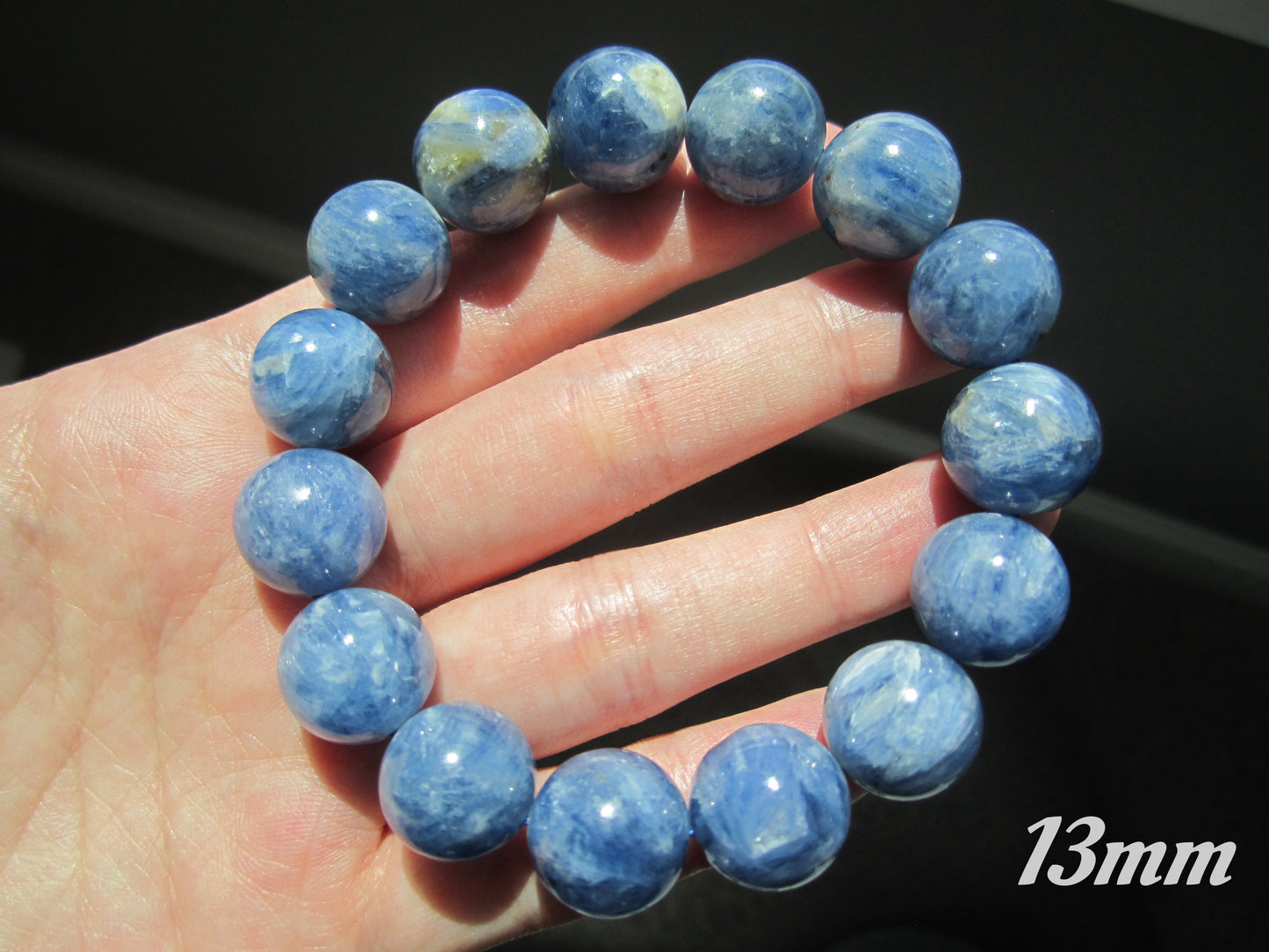 [Bracelet] Handcrafted Kyanite Beaded Bracelet - Elegant and Healing