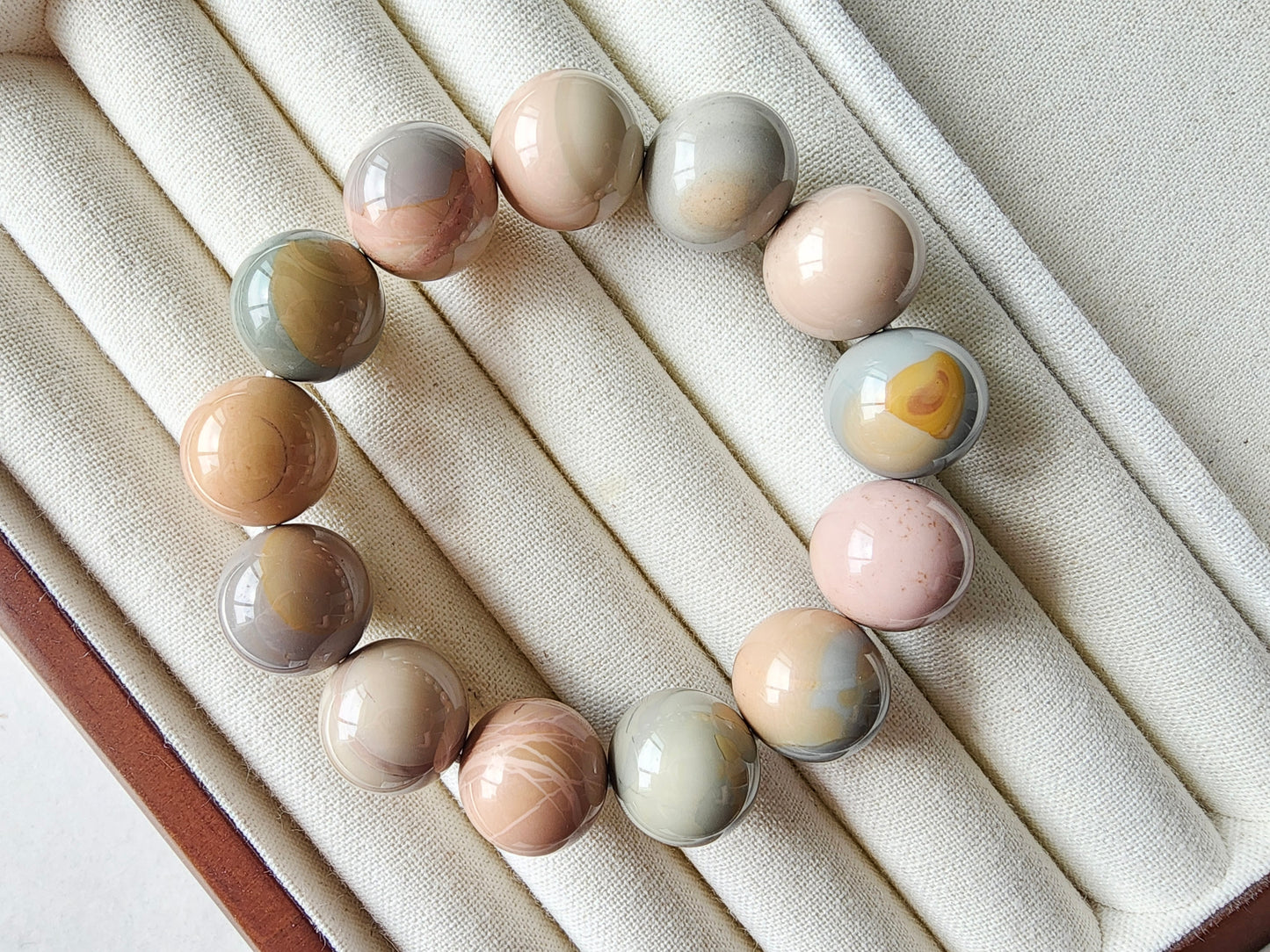 [Bracelet] Pastel Harmony: 15mm Alashan Agate Bracelet