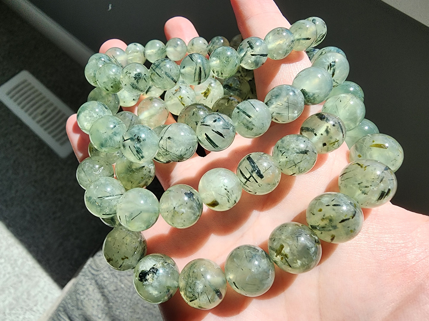 [Bracelet] Natural Prehnite with Black Rutiles Bracelet