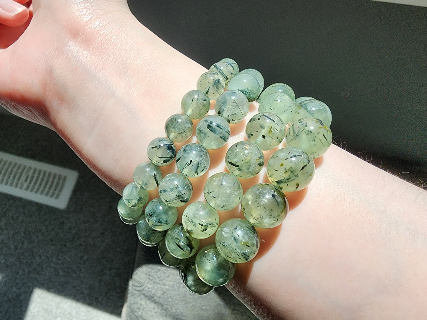 [Bracelet] Natural Prehnite with Black Rutiles Bracelet