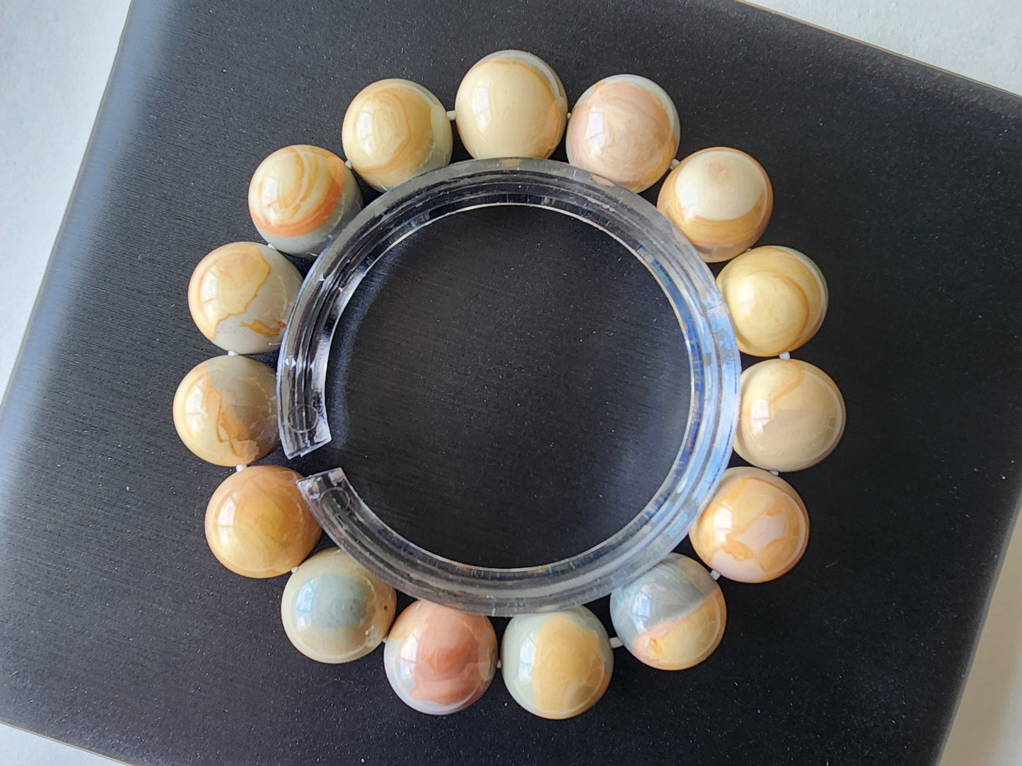 [Bracelet] Exquisite 13mm Alashan Agate Bracelet: Embrace the Warmth of Nature’s Beauty