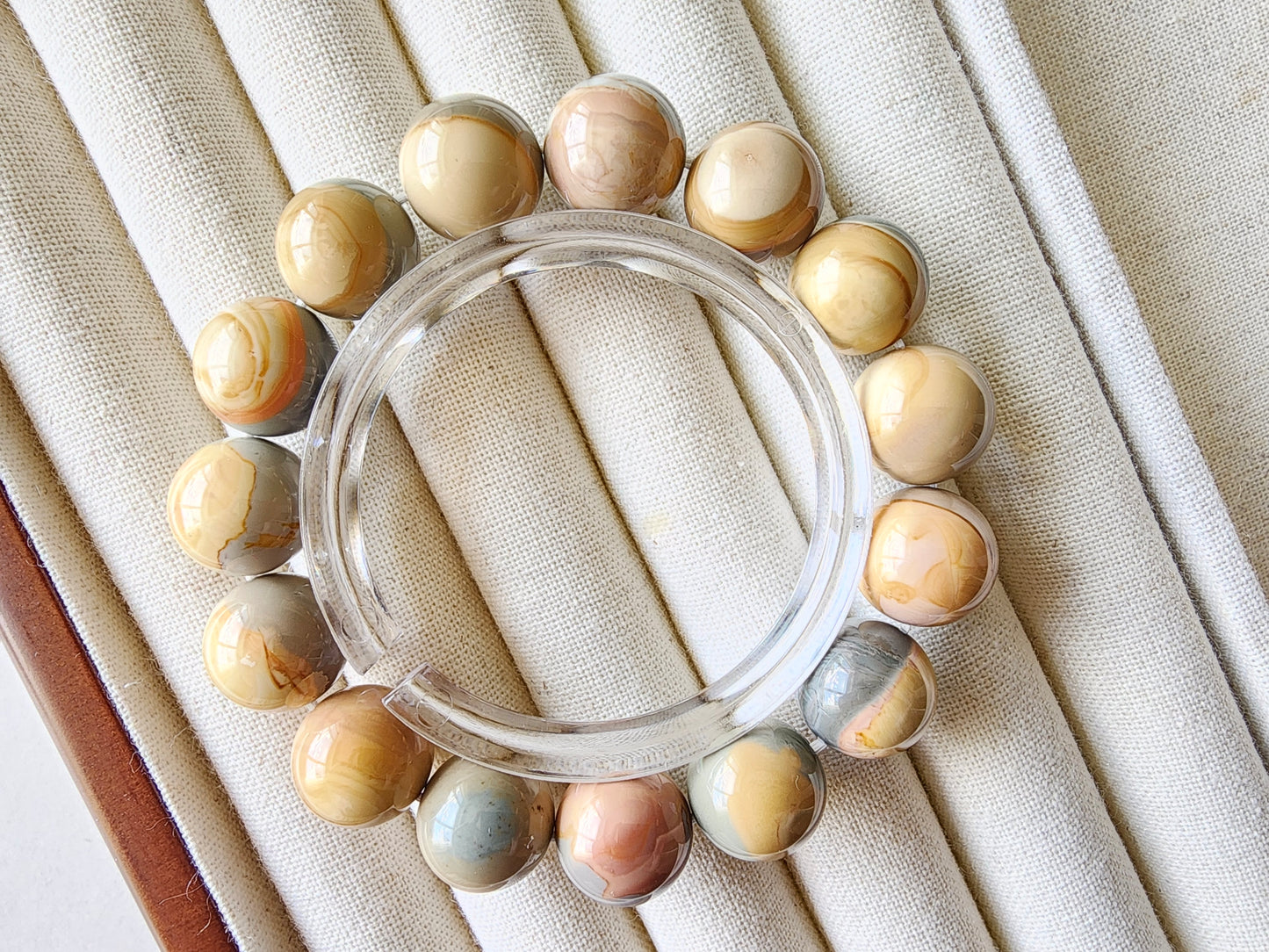 [Bracelet] Exquisite 13mm Alashan Agate Bracelet: Embrace the Warmth of Nature’s Beauty