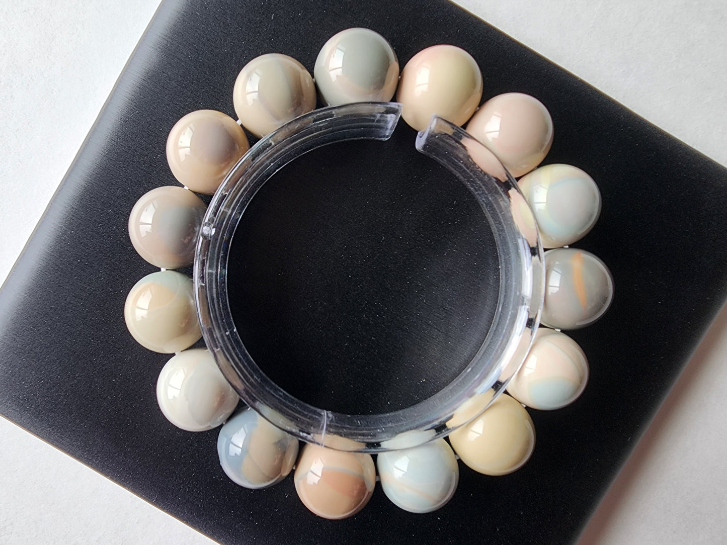 [Bracelet] Exquisite 15mm Alashan Agate Bracelet: A Touch of Elegance