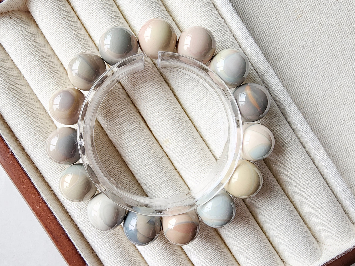 [Bracelet] Exquisite 15mm Alashan Agate Bracelet: A Touch of Elegance