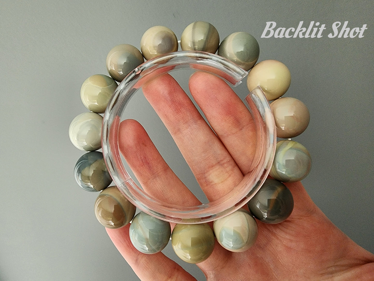 [Bracelet] Exquisite 15mm Alashan Agate Bracelet: A Touch of Elegance