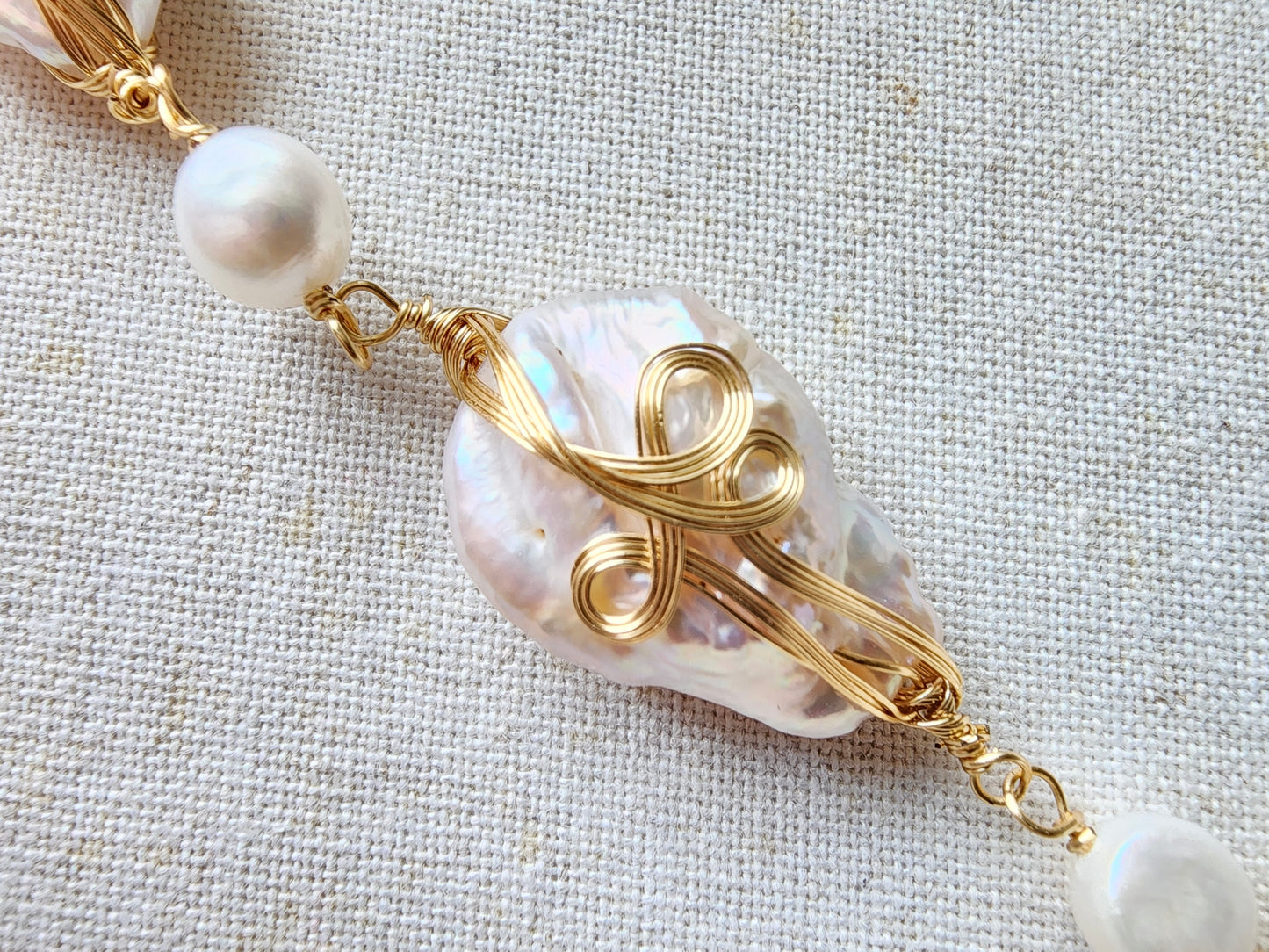 [Bracelet] Gold-Filled Copper and Baroque Pearl Bracelet - Unique Handmade Wire-Wrapped Design