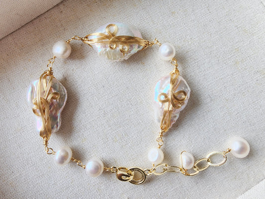 [Bracelet] Gold-Filled Copper and Baroque Pearl Bracelet - Unique Handmade Wire-Wrapped Design