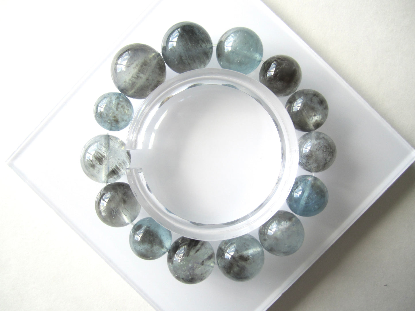 [Bracelet] Black Flash Aquamarine Gemstone Bracelet - 17mm to 12.1mm Beads